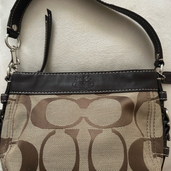 ✨ Coach Signature Zoe Hobo Shoulder Bag! ✨ - Picture 1 of 8